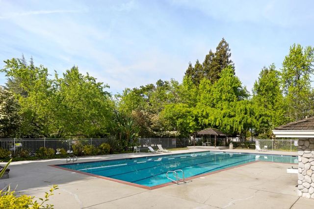 928 Knightsbridge Lane, Redwood City, CA 94061