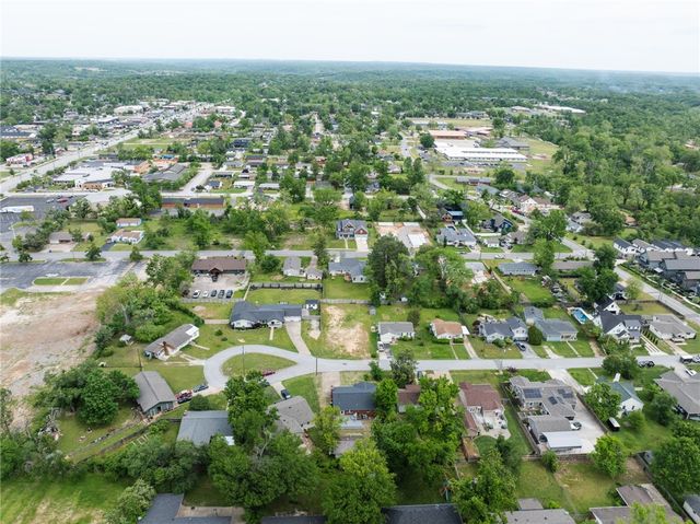 716 NW 6th Street, Bentonville, AR 72712