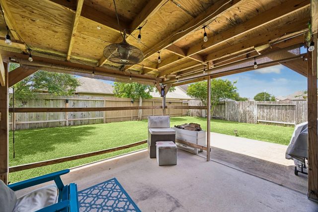 8739 Sunrise Canter Drive, Tomball, TX 77375