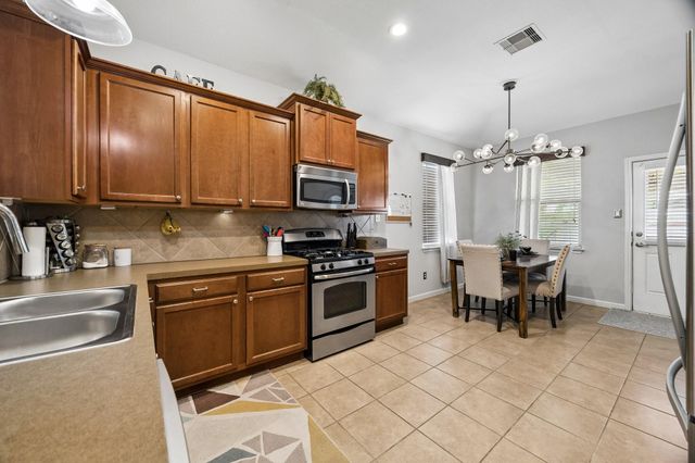 8739 Sunrise Canter Drive, Tomball, TX 77375