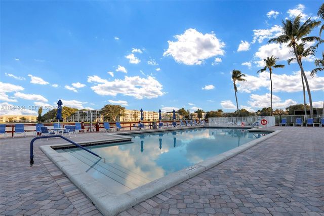 9139 SW 23rd St A, Davie, FL 33324