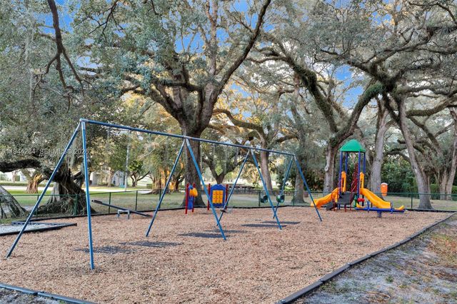 9139 SW 23rd St A, Davie, FL 33324