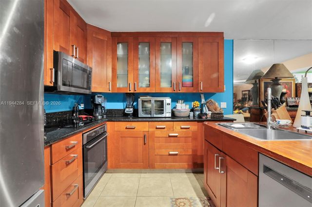 9139 SW 23rd St A, Davie, FL 33324