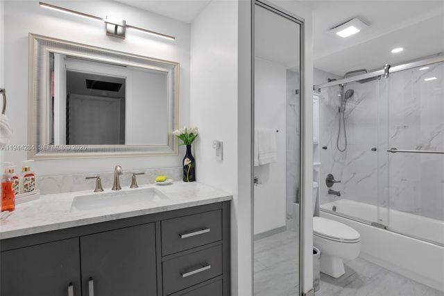 9139 SW 23rd St A, Davie, FL 33324