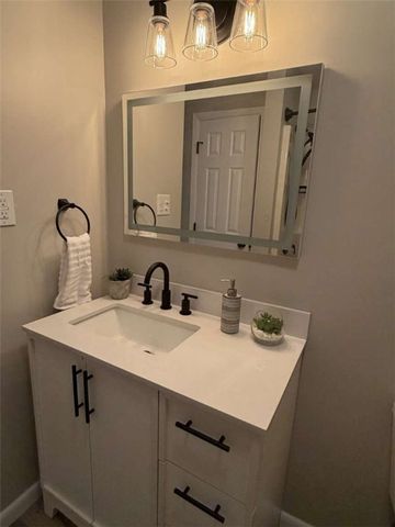 313 Linwood Dr, Evans City Boro, PA 16033