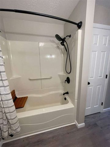 313 Linwood Dr, Evans City Boro, PA 16033