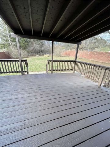 313 Linwood Dr, Evans City Boro, PA 16033