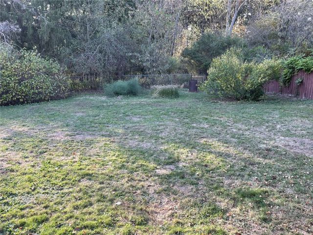 313 Linwood Dr, Evans City Boro, PA 16033