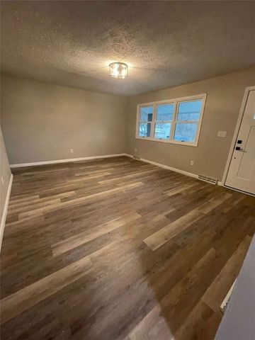 313 Linwood Dr, Evans City Boro, PA 16033