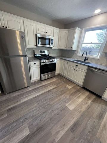 313 Linwood Dr, Evans City Boro, PA 16033