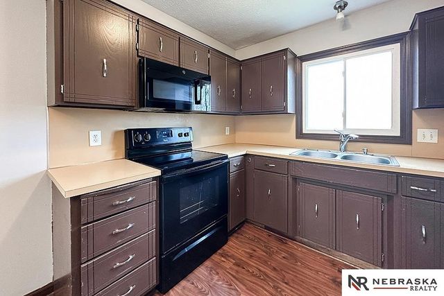 13609 W Street, Omaha, NE 68137