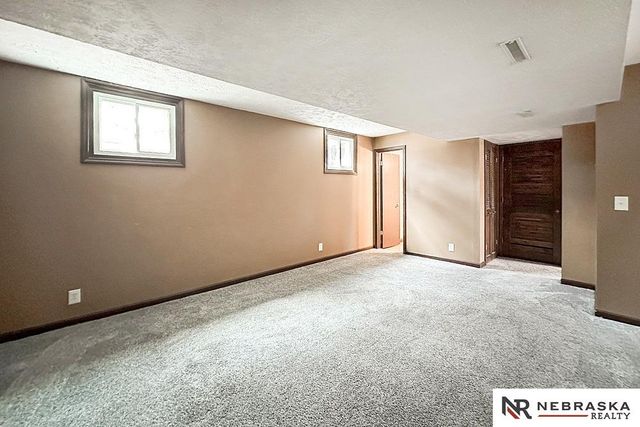 13609 W Street, Omaha, NE 68137