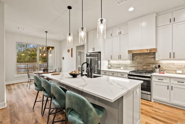 15015 Matterhorn Loop, Maumelle, AR 72113