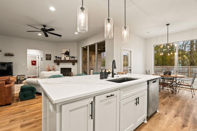 15015 Matterhorn Loop, Maumelle, AR 72113