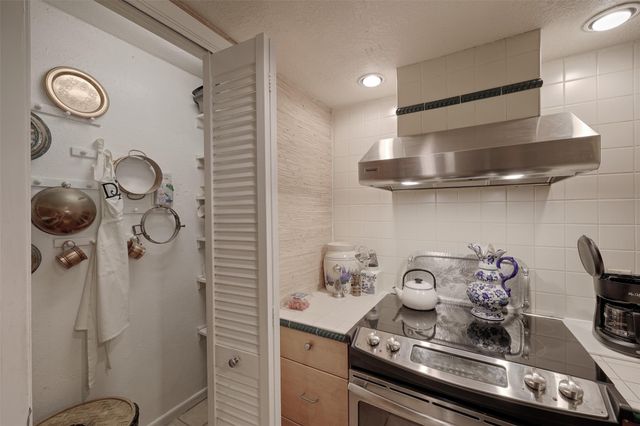 34 April Hill, Conroe, TX 77356