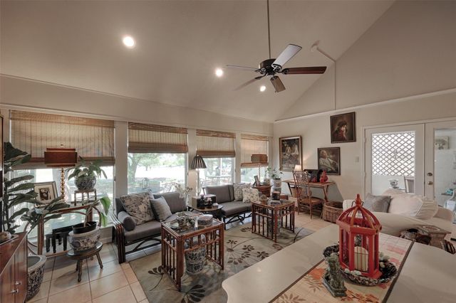 34 April Hill, Conroe, TX 77356