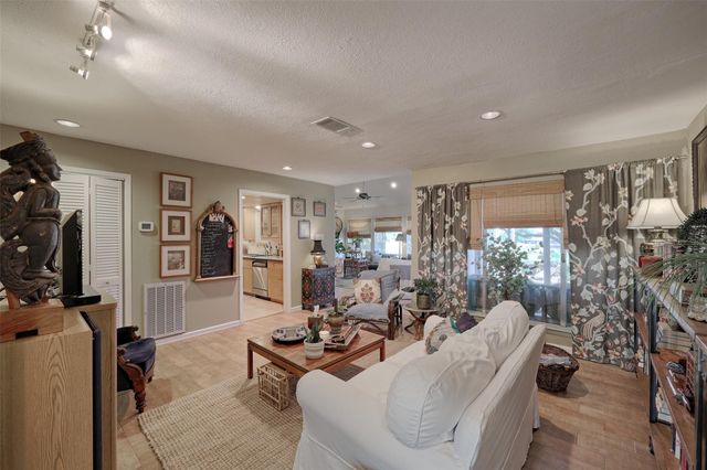 34 April Hill, Conroe, TX 77356