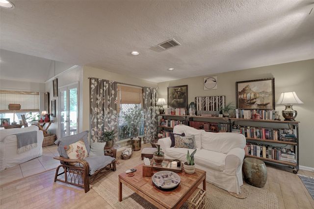 34 April Hill, Conroe, TX 77356
