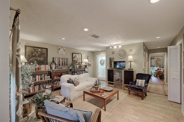 34 April Hill, Conroe, TX 77356