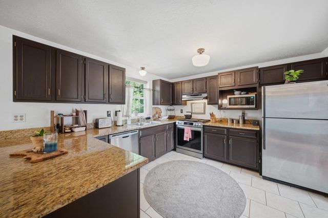 89 Stonington Drive, Manchester, NH 03109