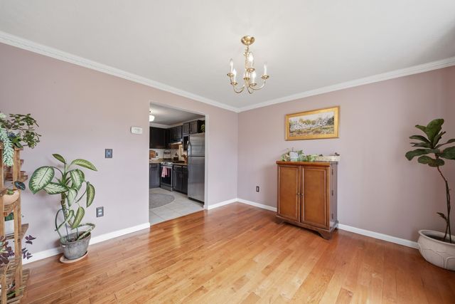 89 Stonington Drive, Manchester, NH 03109