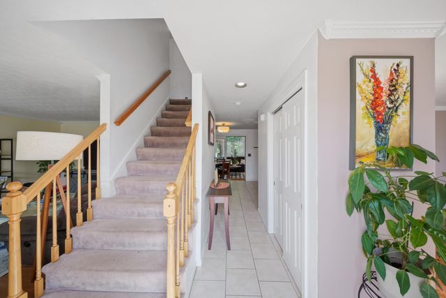 89 Stonington Drive, Manchester, NH 03109