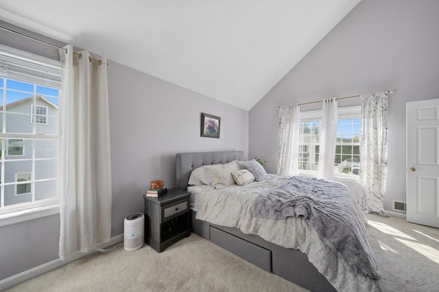 89 Stonington Drive, Manchester, NH 03109