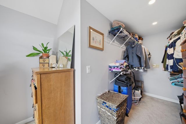 89 Stonington Drive, Manchester, NH 03109