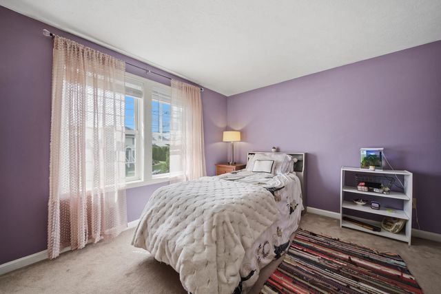 89 Stonington Drive, Manchester, NH 03109