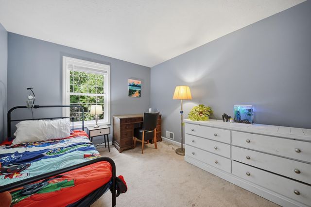 89 Stonington Drive, Manchester, NH 03109