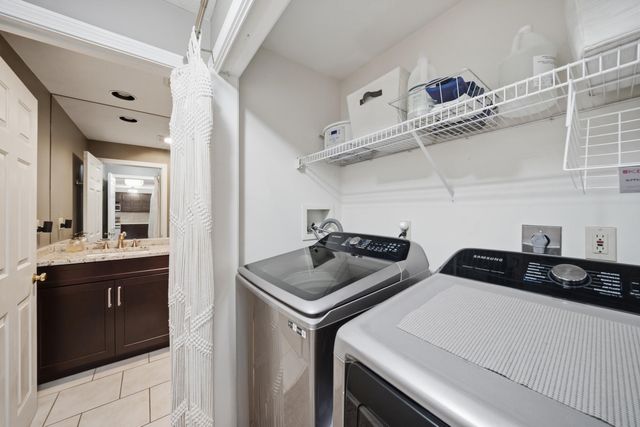 89 Stonington Drive, Manchester, NH 03109