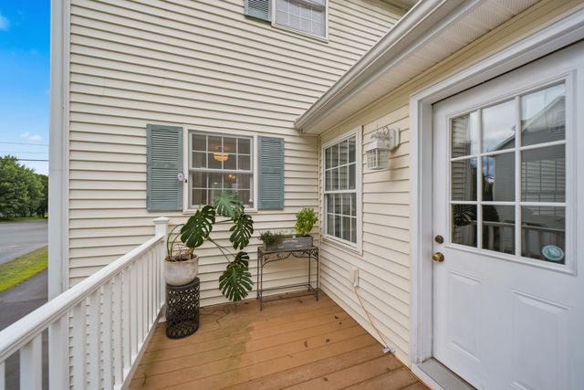 89 Stonington Drive, Manchester, NH 03109