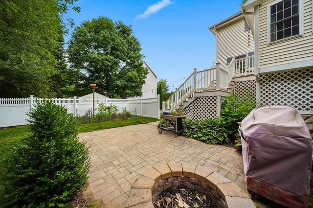 89 Stonington Drive, Manchester, NH 03109