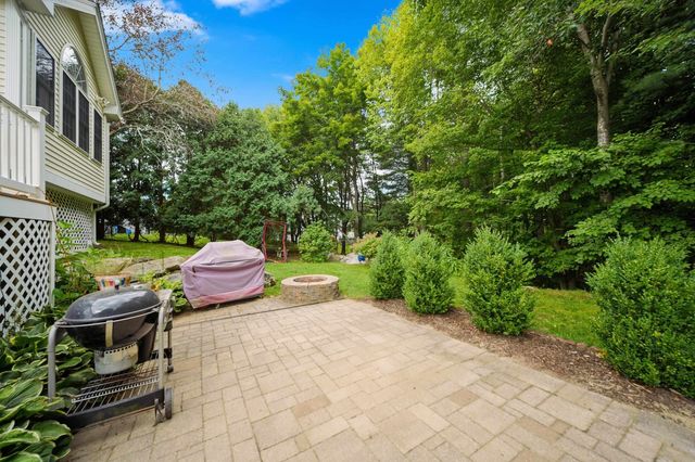 89 Stonington Drive, Manchester, NH 03109