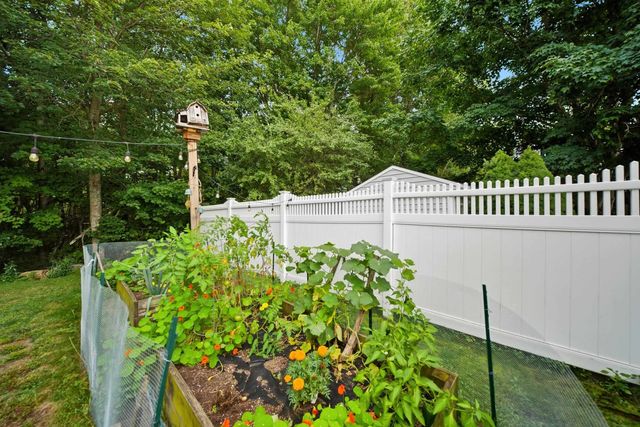 89 Stonington Drive, Manchester, NH 03109