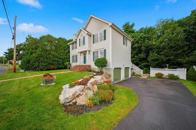 89 Stonington Drive, Manchester, NH 03109