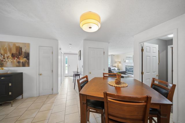 89 Stonington Drive, Manchester, NH 03109