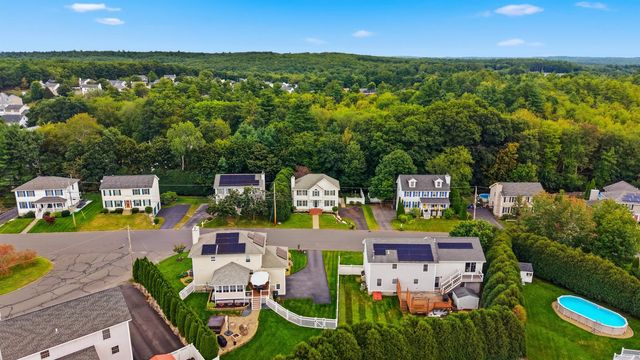 89 Stonington Drive, Manchester, NH 03109