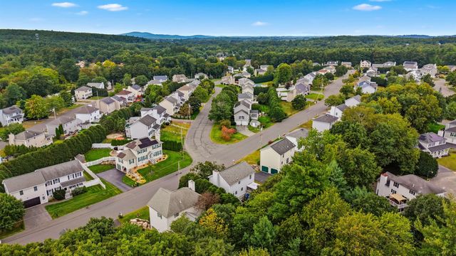 89 Stonington Drive, Manchester, NH 03109
