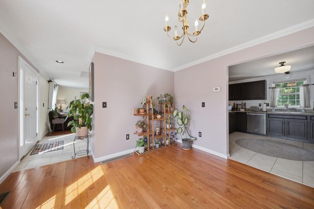 89 Stonington Drive, Manchester, NH 03109