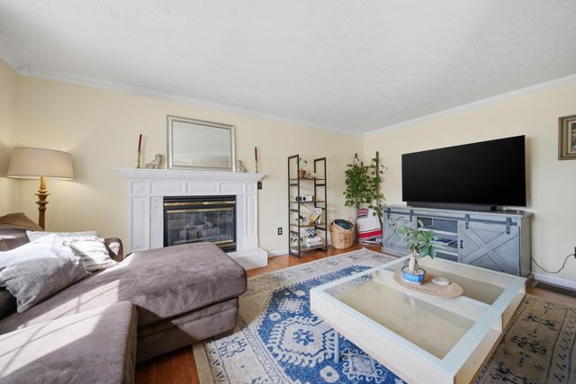 89 Stonington Drive, Manchester, NH 03109
