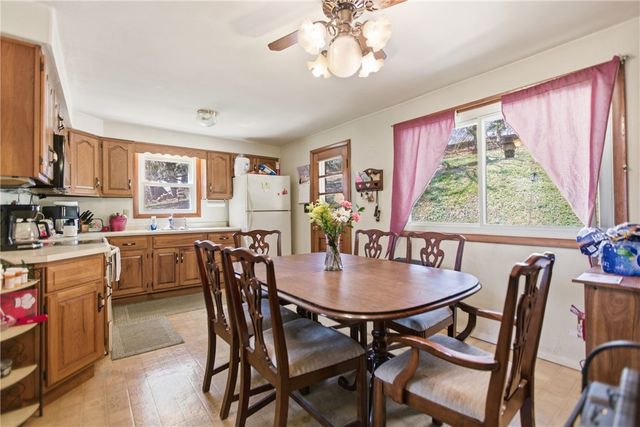 113 Center St, Evans City Boro, PA 16033