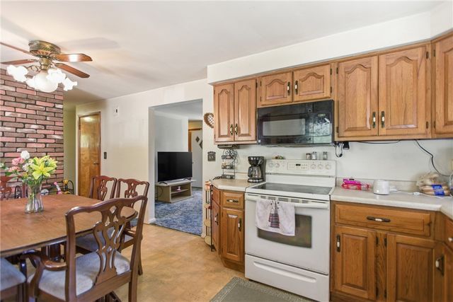 113 Center St, Evans City Boro, PA 16033