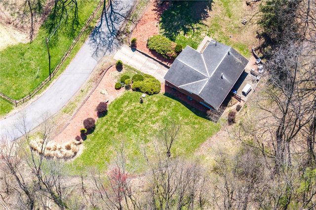 113 Center St, Evans City Boro, PA 16033