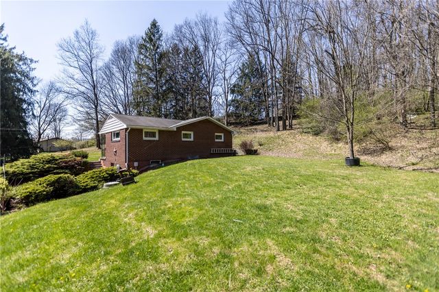 113 Center St, Evans City Boro, PA 16033