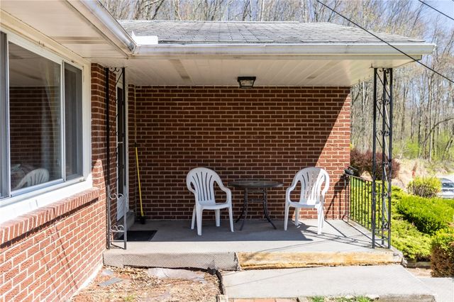 113 Center St, Evans City Boro, PA 16033