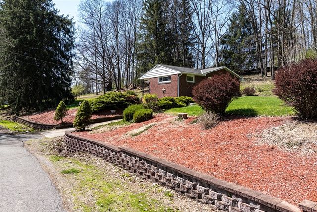 113 Center St, Evans City Boro, PA 16033