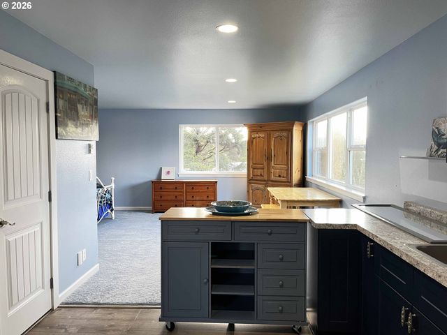 4604 Falcon St, Florence, OR 97439