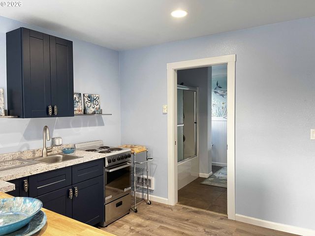 4604 Falcon St, Florence, OR 97439