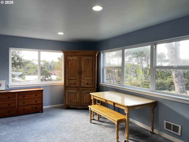 4604 Falcon St, Florence, OR 97439